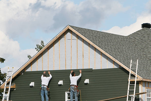 Professional Siding Installation technician working in Harrisburg, OR